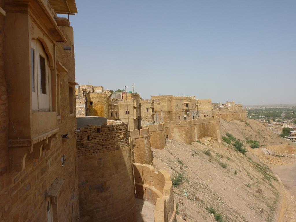 Mud Mirror Guesthouse Jaisalmer Buitenkant foto