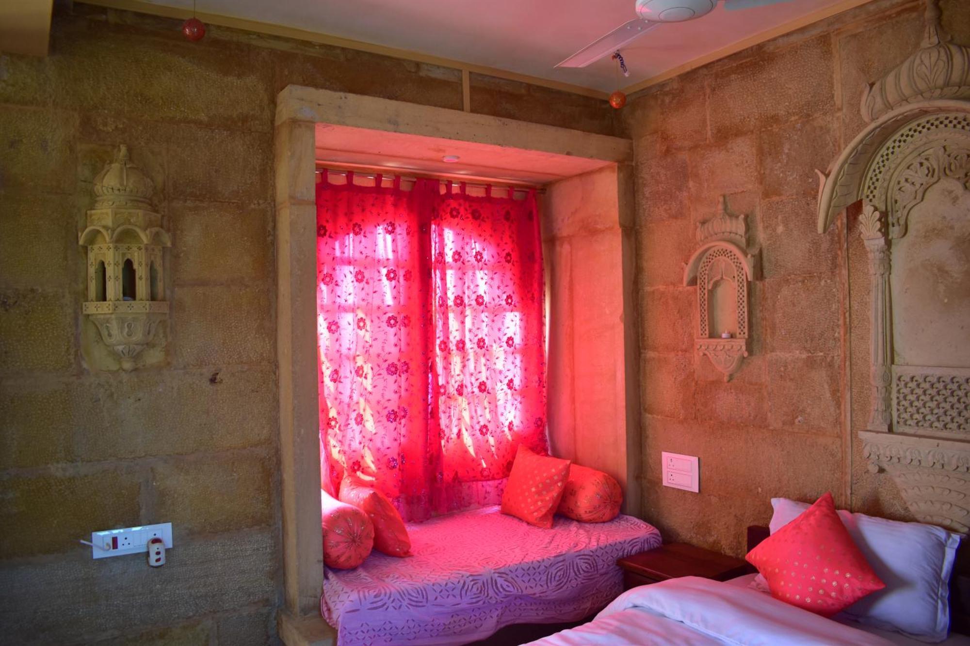 Mud Mirror Guesthouse Jaisalmer Buitenkant foto